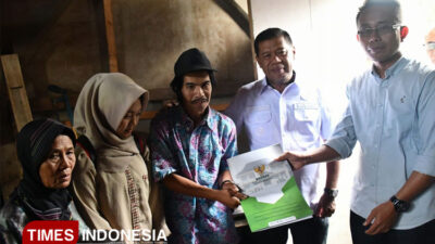 menyusuri-jalan-berlumpur,-gubuk-reyot-jadi-saksi-kepedulian-bupati-majalengka-–-times-banyuwangi