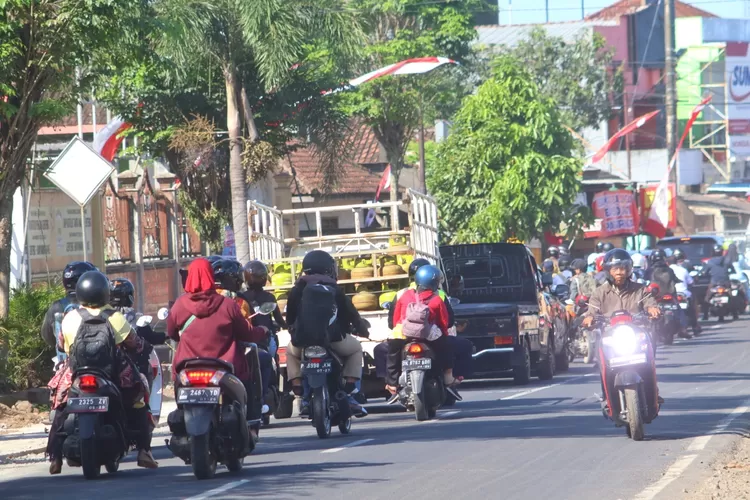 genteng-banyuwangi-jadi-langganan-macet,-padahal-jalan-sudah-dilebarkan