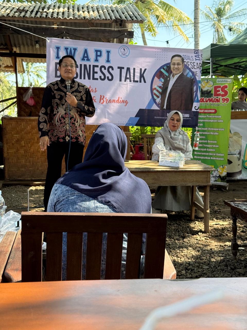 iwapi-banyuwangi,-gelar-bisnis-talk-optimalisasi-selling-dan-branding