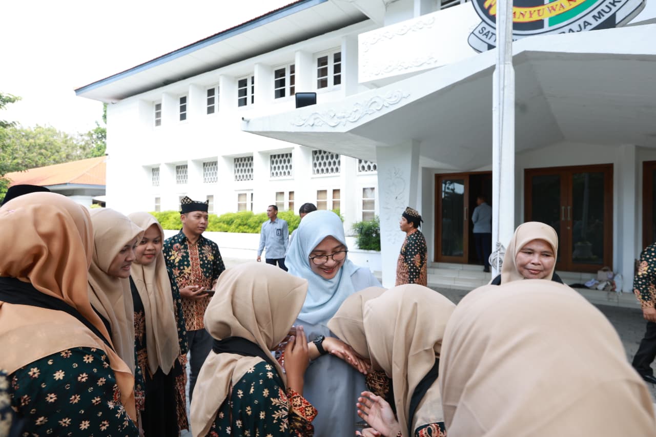 bupati-ipuk-lepas-34-kafilah-banyuwangi-ke-mtq-jatim