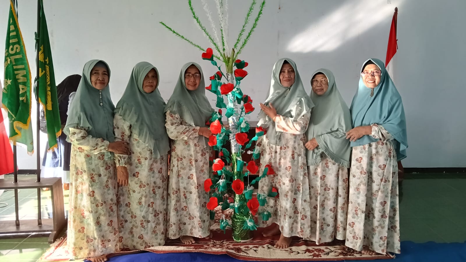lksa-khadijah-santunan-berhias-jodang-kembang-ndog