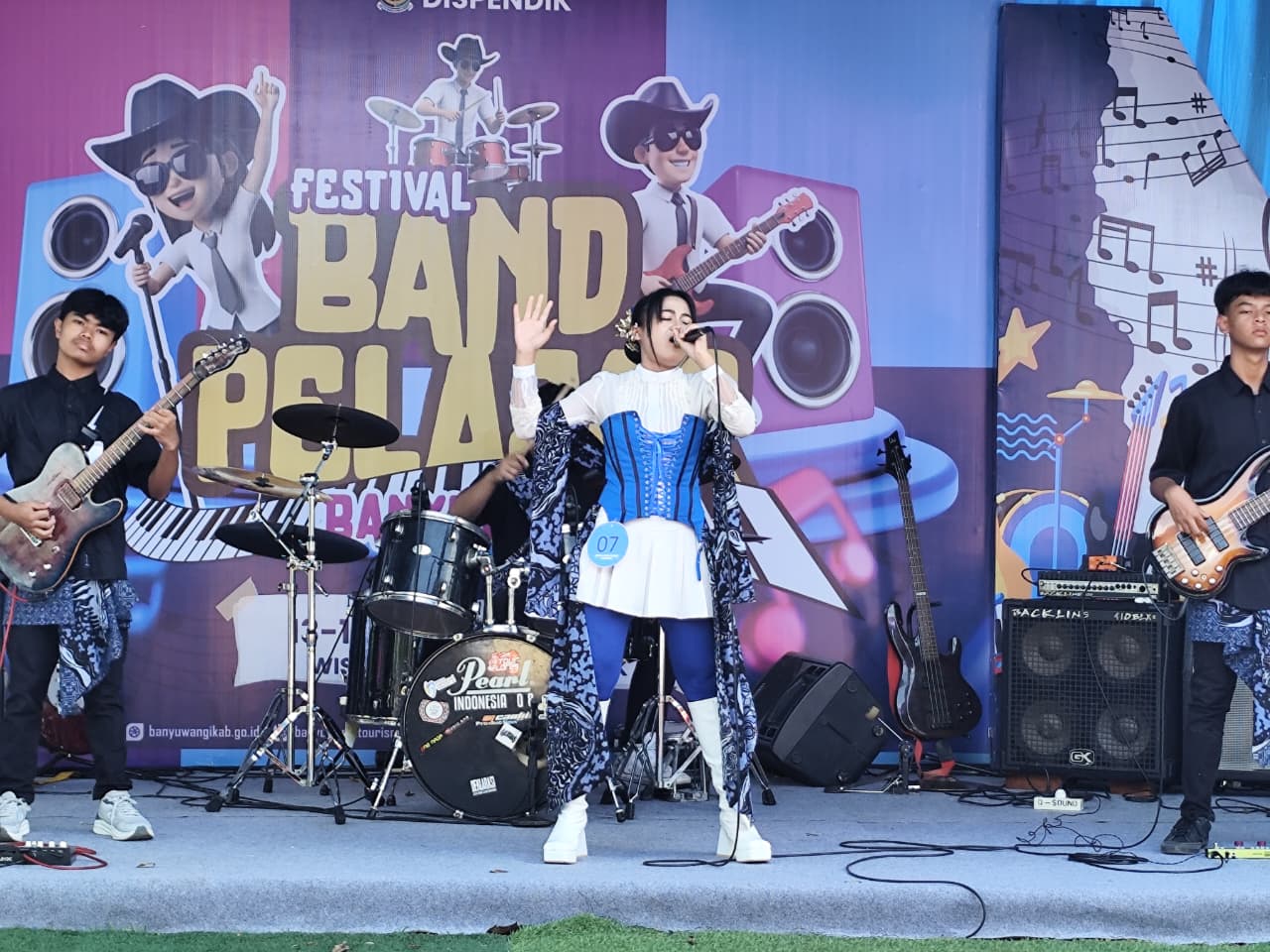 ditonton-bupati-ipuk,-puluhan-anak-banyuwangi-unjuk-bakat-di-festival-band-pelajar
