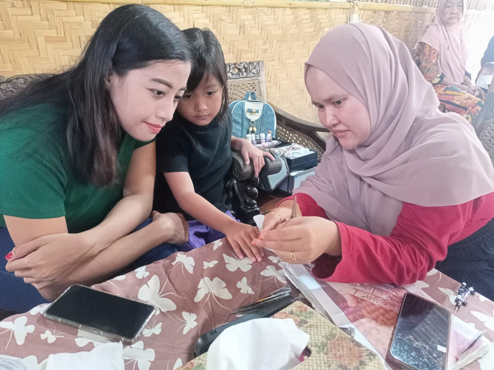 pelatihan-editing-tiktok-dan-seni-pacaran-henna-segoro’45