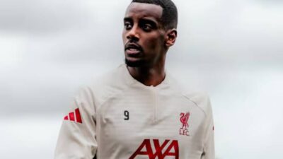 debut-isak-di-liverpool-tertunda,-slot-janjikan-turun-di-liga-champions-–-times-banyuwangi