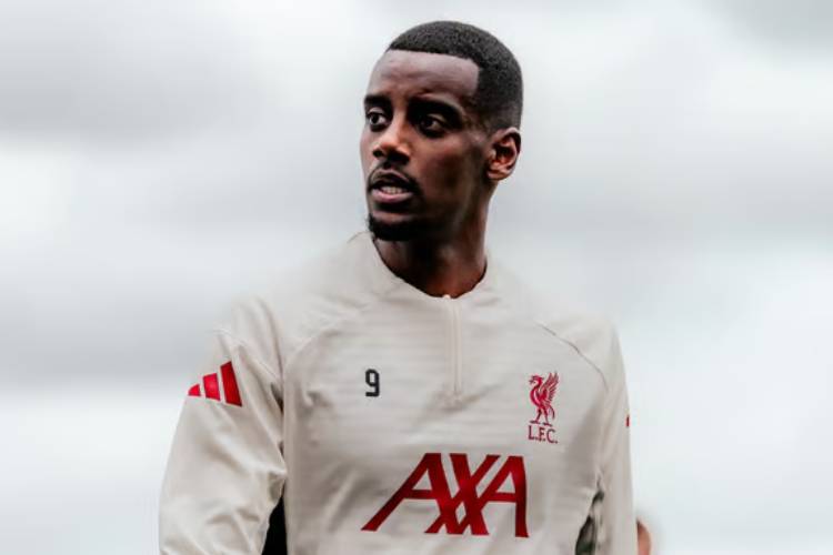 debut-isak-di-liverpool-tertunda,-slot-janjikan-turun-di-liga-champions-–-times-banyuwangi