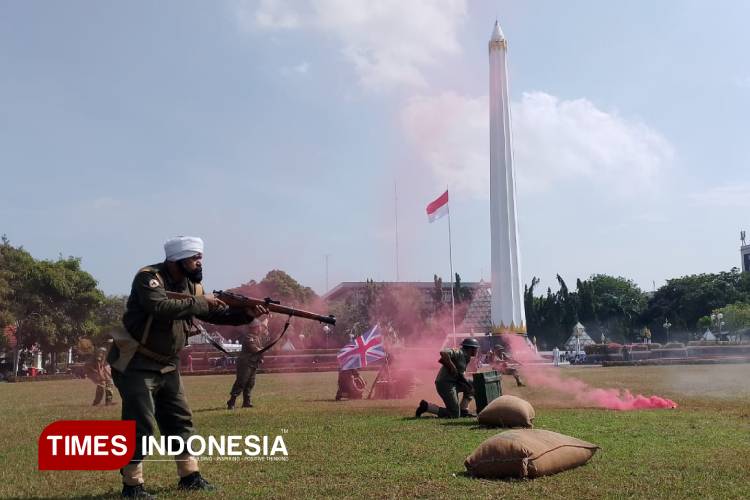 pertempuran-3-hari-fase-1-dihidupkan-kembali-di-tugu-pahlawan-melalui-teatrikal-–-times-banyuwangi