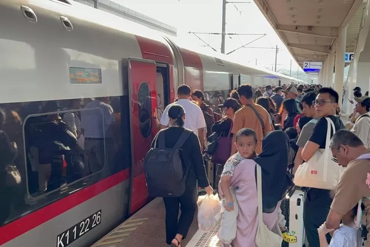 whoosh:-kereta-cepat-jakarta–bandung-yang-jadi-ikon-baru-wisata-indonesia