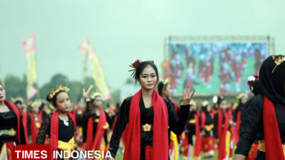 wisatawan-asal-denmark-kepincut-tari-tradisional-banyuwangi-–-times-banyuwangi
