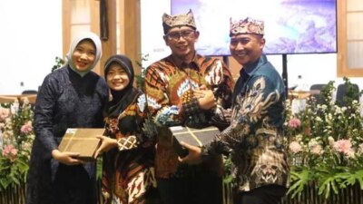 penuh-haru!-letkol-joko-sukoyo-pamit-dari-banyuwangi,-letkol-triyadi-resmi-jabat-dandim-0825