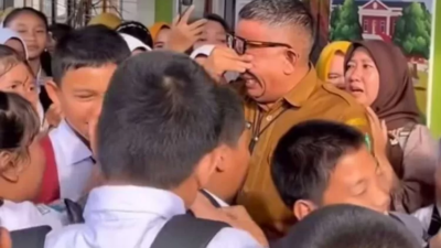 heboh!-kepsek-smpn-1-prabumulih-dicopot-usai-tegur-anak-wali-kota,-perpisahan-diwarnai-tangis