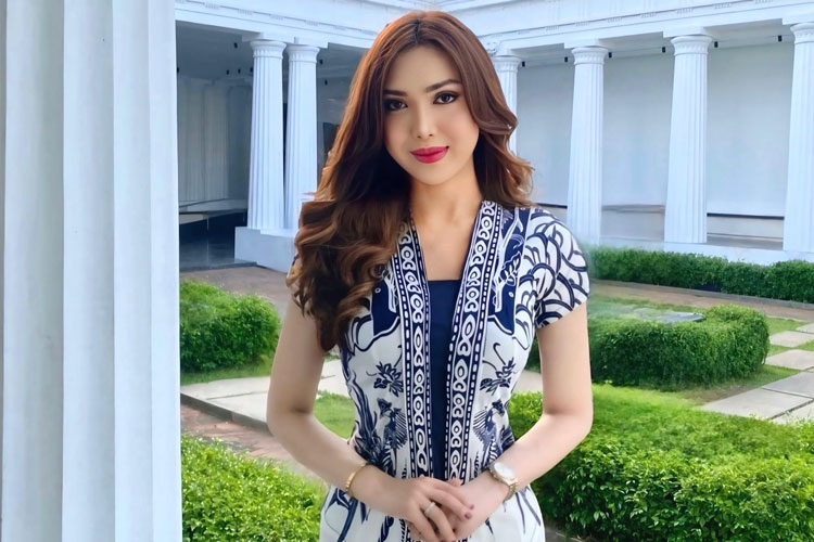 potret-nella-novilda,-perempuan-modern-yang-sukses-padukan-pesona-dan-gaya-–-times-banyuwangi