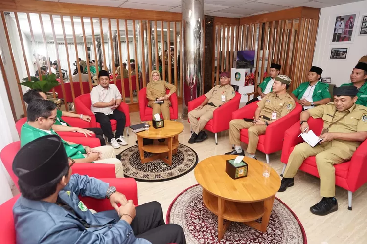 pengurus-ansor,-ipnu,-dan-ippnu-silaturahmi-dengan-bupati-ipuk