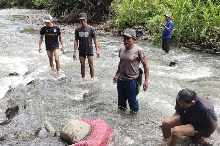 pilu-nenek-asal-songgon,-2-malam-hilang-lalu-ditemukan-tewas-tersangkut-batu-di-sungai-binau
