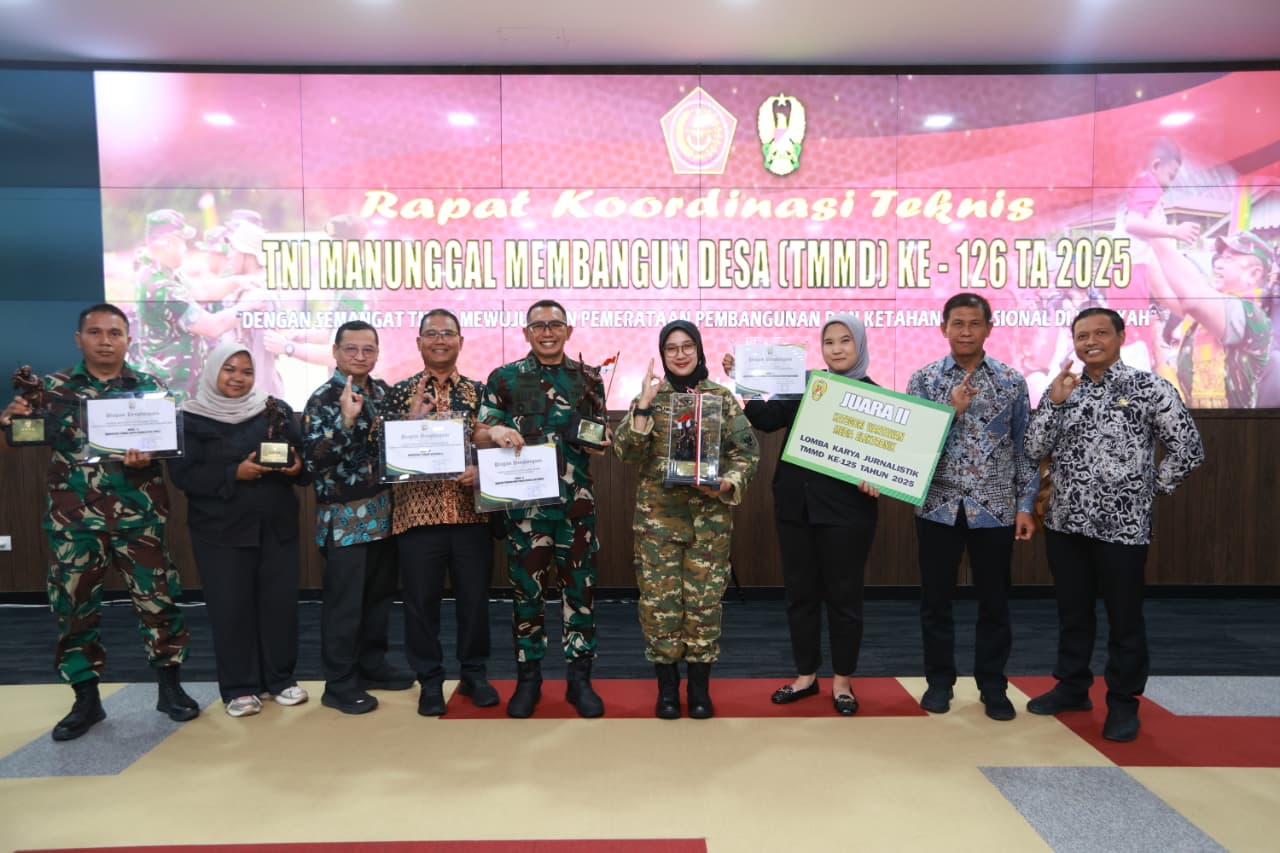 berkat-kolaborasi-bangun-desa,-banyuwangi-borong-penghargaan-tmmd-dari-mabes-tni-ad