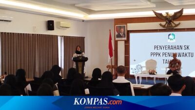 serahkan-sk-pppk-penuh-waktu,-bupati-banyuwangi-bacakan-kutipan-buya-hamka