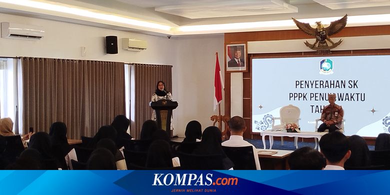 serahkan-sk-pppk-penuh-waktu,-bupati-banyuwangi-bacakan-kutipan-buya-hamka