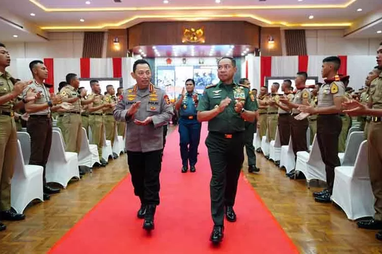 sah!-presiden-prabowo-resmi-naikkan-gaji-asn,-tni,-dan-polri