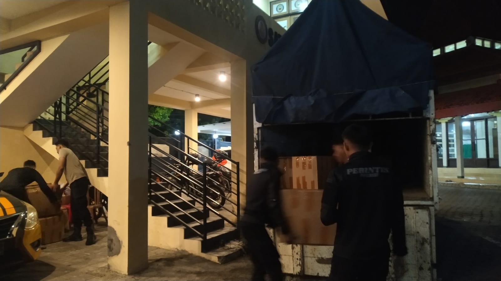 ribuan-botol-miras-jenis-arak-siap-edar-diamankan-polresta-banyuwangi