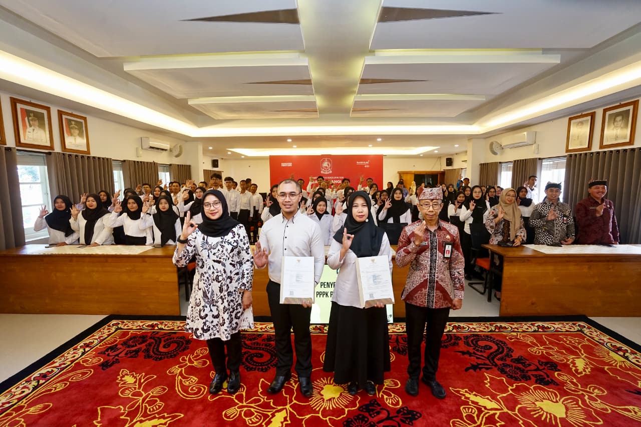 66-pppk-tenaga-kesehatan-dan-teknis-banyuwangi-terima-sk-pengangkatan