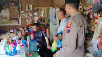 polsek-genteng-banyuwangi-bagikan-sembako-untuk-janda-dan-lansia,-rutin-setiap-jumat