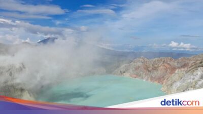 tips-mendaki-kawah-ijen,-menikmati-pesona-blue-fire-yang-mendunia
