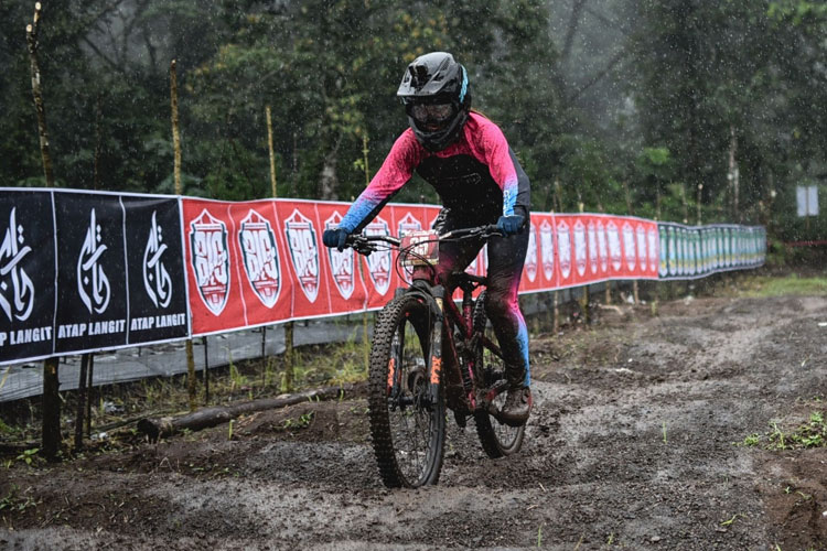 duo-atlet-nasional-optimistis-ukir-prestasi-di-big-downhill-2025-–-times-banyuwangi