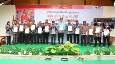 seribuan-pendonor-darah-sukarela-di-banyuwangi-diberi-penghargaan