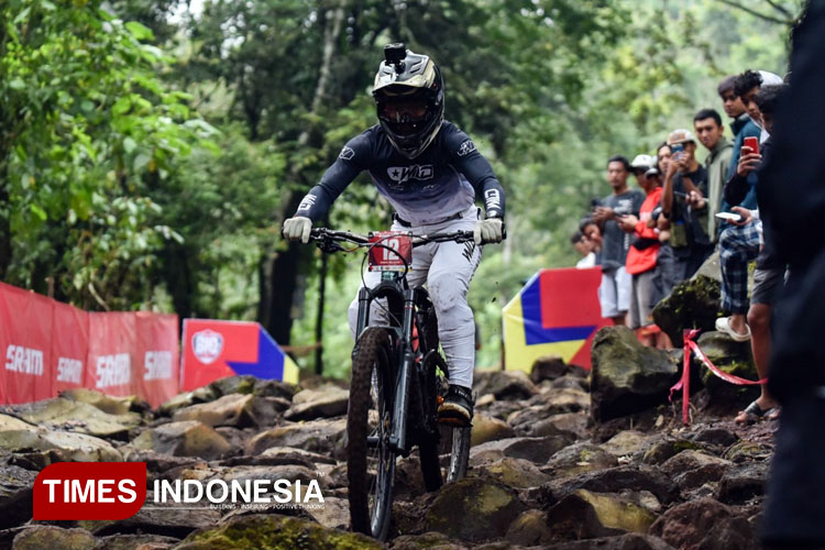 duo-atlet-nasional-riska-dan-rendy-gondol-medali-emas-big-downhill-2025-–-times-banyuwangi