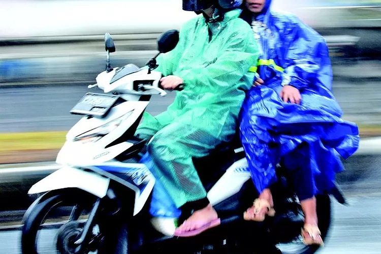bmkg-peringatkan-musim-hujan-datang-lebih-awal,-banyuwangi-waspadai-cuaca-ekstrem