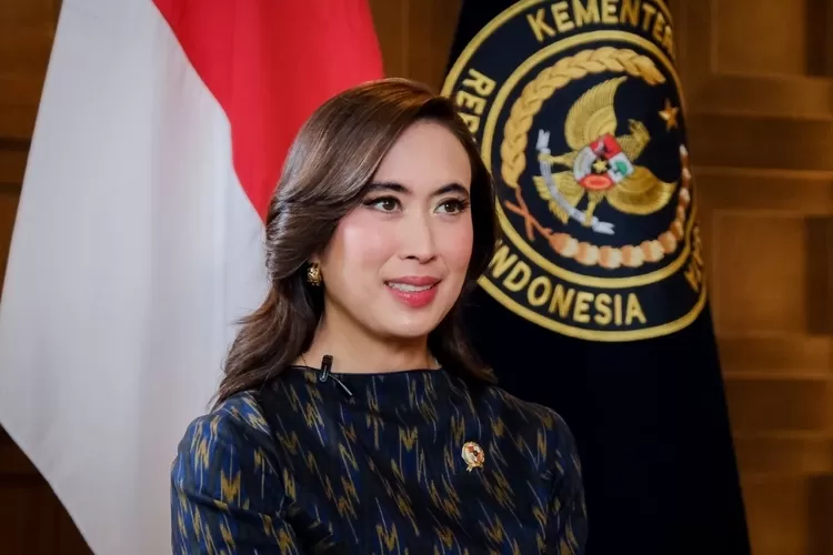 menpar-widiyanti-putri-wardhana-viral-gara-gara-isu-air-galon-untuk-mandi,-ini-profilnya