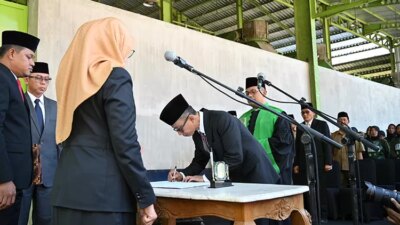 dilantik-di-tempat-sampah-balak,-pencetus-program-sekardadu-ini-resmi-jadi-sekkab-banyuwangi