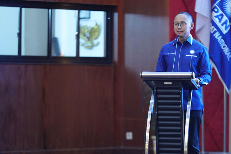 eddy-soeparno-dorong-partai-politik-berani-lakukan-otokrituk-dan-dekat-dengan-rakyat-–-times-banyuwangi
