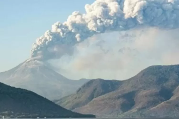 aktivitas-gunung-lewotobi-laki-laki-meningkat,-potensi-lahar-hujan-ancam-sejumlah-desa