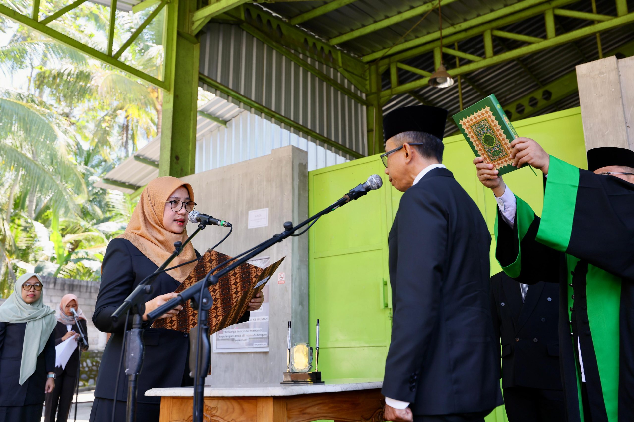 bupati-ipuk-lantik-sekda-di-tempat-pengelohan-sampah,-ini-maknanya