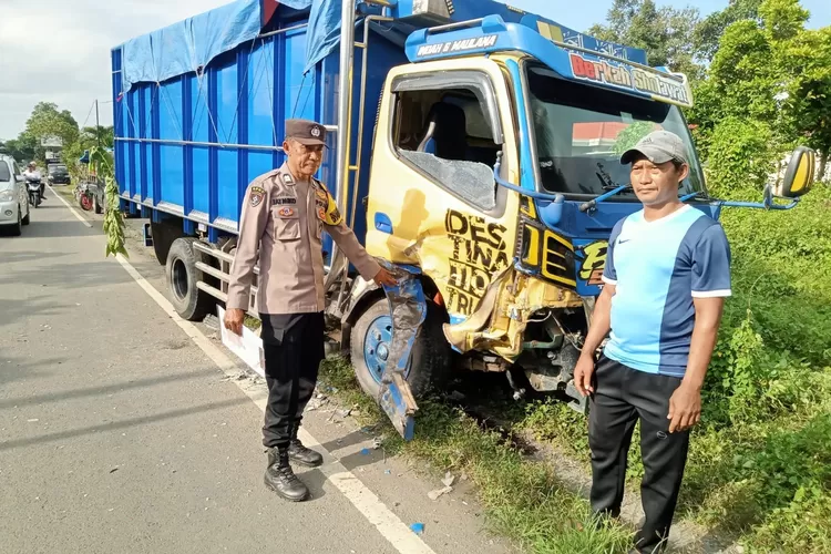 angkut-20-santri-tpq,-truk-diesel-di-banyuwangi-terlibat-kecelakaan-di-bangorejo