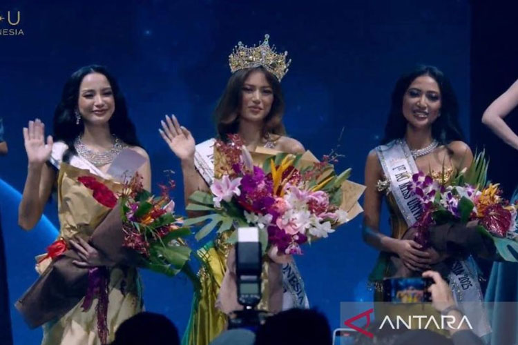 sanly-liu-resmi-sandang-mahkota-miss-universe-indonesia-2025-–-times-banyuwangi