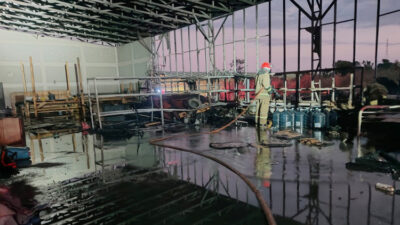 gudang-cleaning-service-dan-sortir-limbah-kayu-pt-inka-banyuwangi-terbakar-–-times-banyuwangi