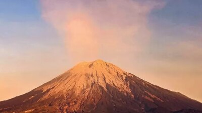 gunung-lewotobi-laki-laki-meletus-dahsyat,-status-awas-level-iv-resmi-ditetapkan