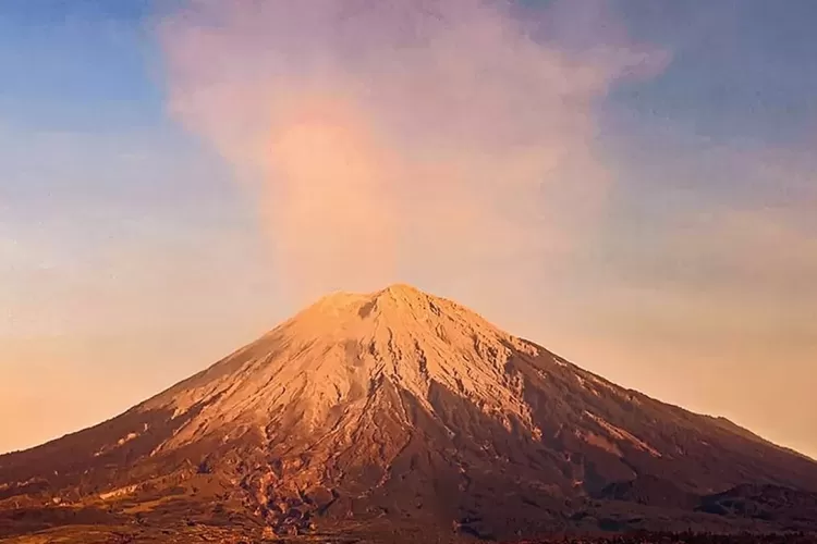 gunung-lewotobi-laki-laki-meletus-dahsyat,-status-awas-level-iv-resmi-ditetapkan