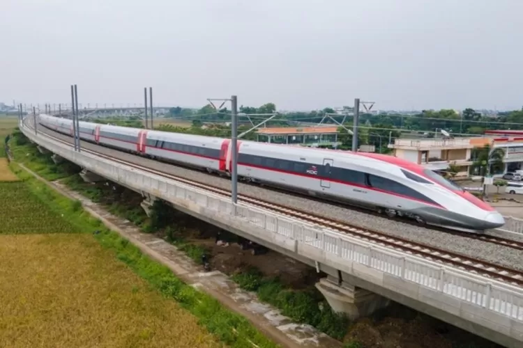 laba-kai-terseret-proyek-kereta-cepat-whoosh,-turis-malaysia-malah-ramai-menikmati