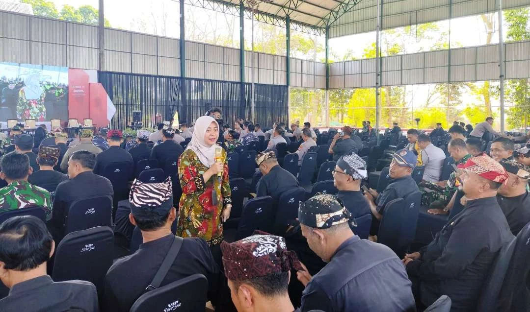 ojk-ajak-camat-dan-kepala-desa-di-banyuwangi-edukasi-masyarakat-terkait-pinjol-dan-investasi-ilegal