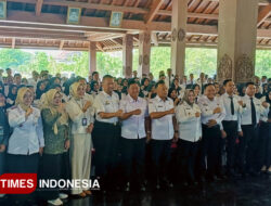Bupati Ponorogo Serahkan 241 SK Tenaga PPPK, Minta Etos Kerja Digenjot – TIMES Banyuwangi