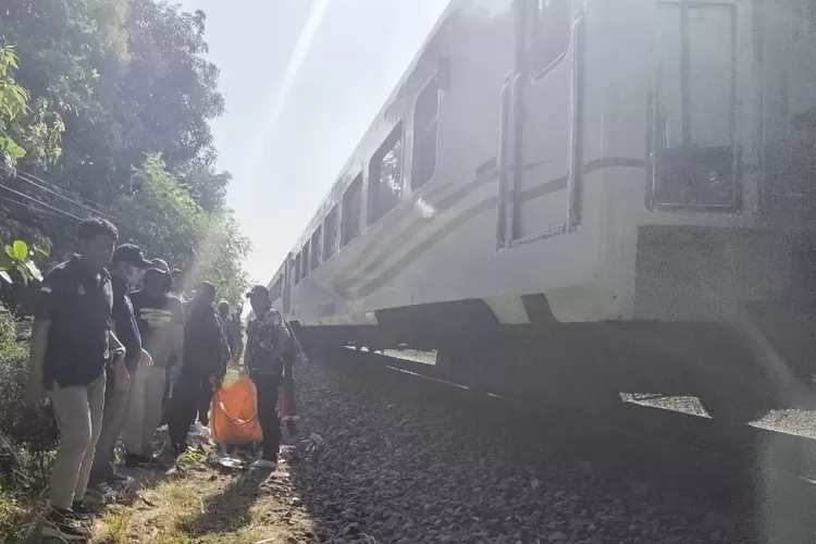 kereta-api-kaligung-sambar-pria-di-perlintasan-madukoro-semarang,-tubuh-rusak-dan-identitas-belum-diketahui