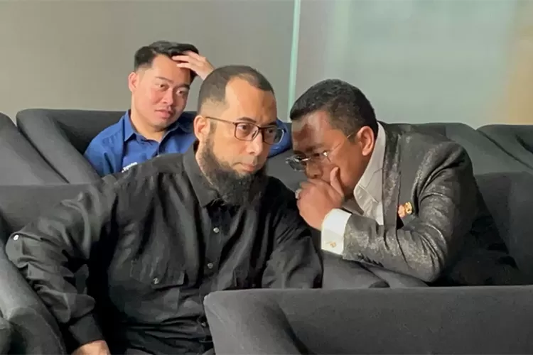 kpk-bongkar-skandal-kuota-haji:-nama-ustaz-khalid-basalamah-ikut-terseret!-5-agen-travel-diperiksa