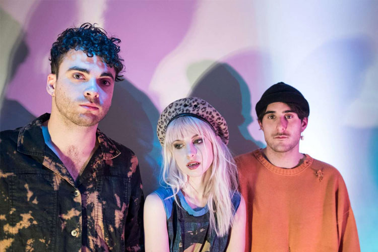 hayley-williams-tegaskan-paramore-tidak-bubar,-cuma-hiatus-–-times-banyuwangi