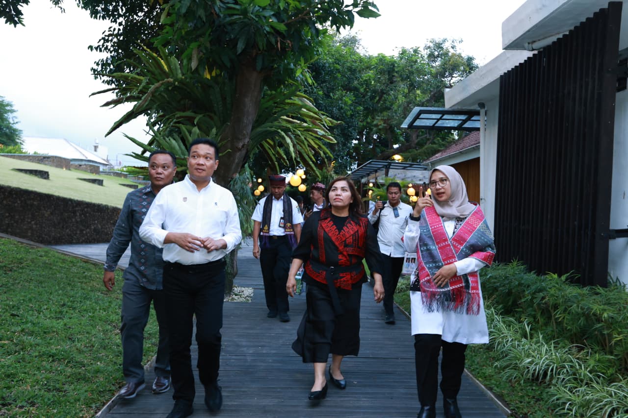 bupati-humbang-hasundutan-belajar-pengembangan-pariwisata-ke-banyuwangi