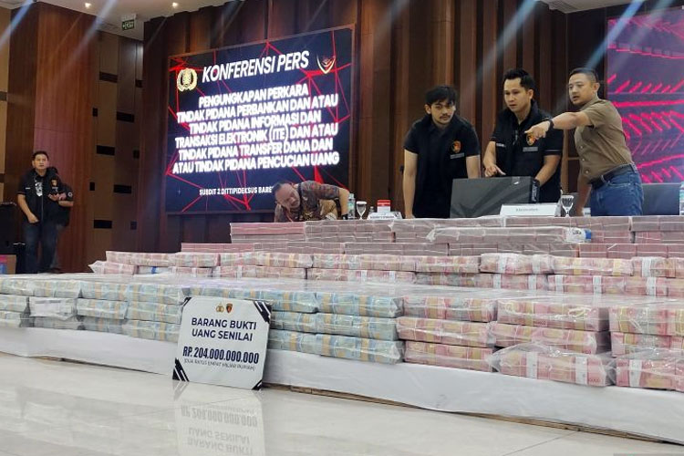 polri-ungkap-sindikat-bobol-rekening-rp204-miliar,-uang-dicuci-lewat-valas-–-times-banyuwangi