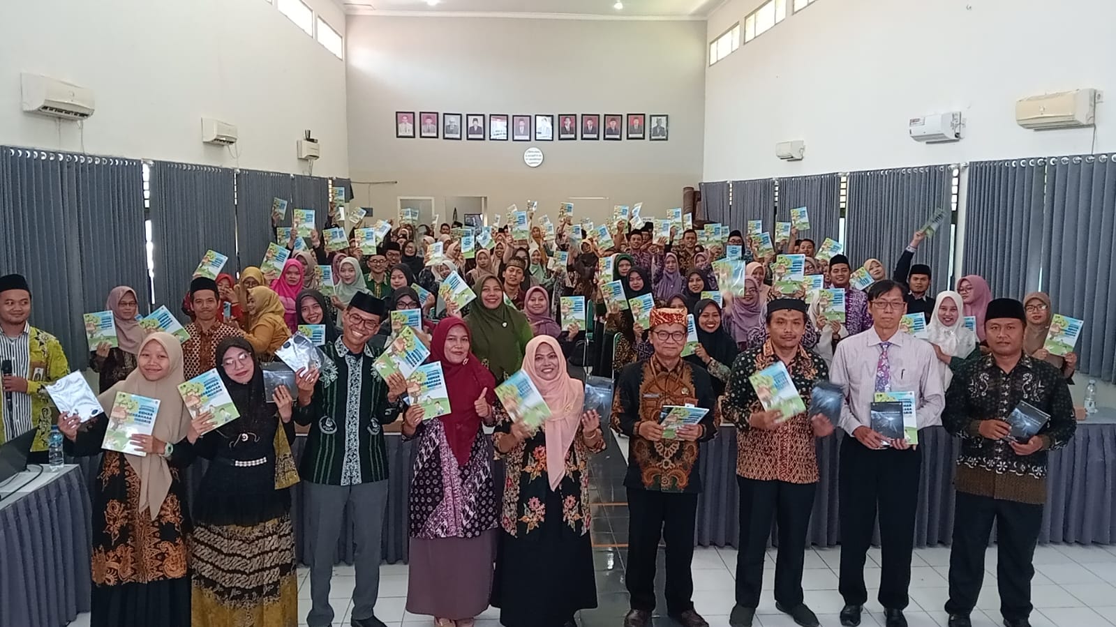 workshop-gemar-berbahasa-asing-dorong-guru-mi-banyuwangi-tingkatkan-kompetensi