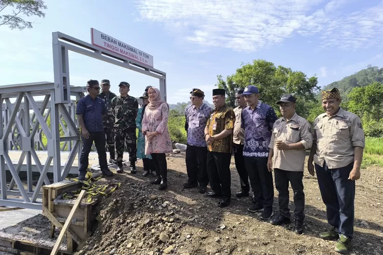 jembatan-darurat-sungailembu-rampung,-akses-warga-pesanggaran-kembali-terhubung