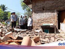 Momen Bupati Ipuk Tinjau Rumah Rusak Terdampak Gempa Banyuwangi